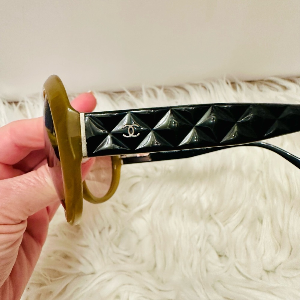 Chanel sunglasses - Picture 2 of 5